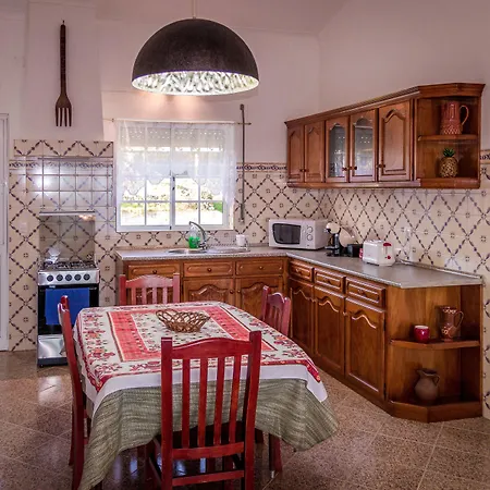 Bay Al * Porto Martins