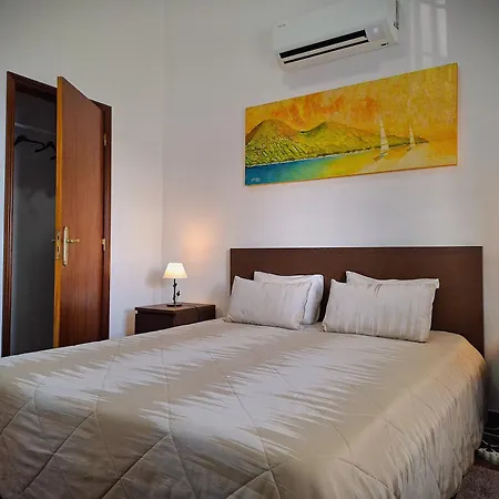 Bay Al * Porto Martins