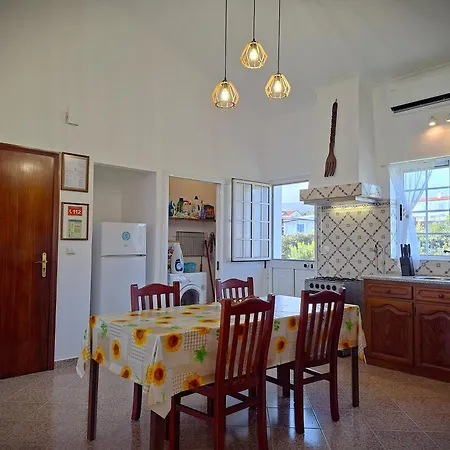 Bay Al * Porto Martins